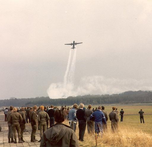 1984-04 F27 aan t stunten.jpg